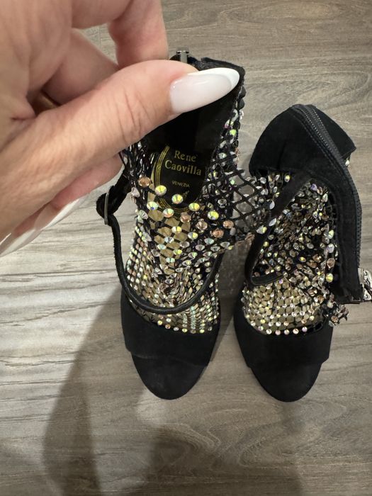 Босоніжки . Дуже красиві