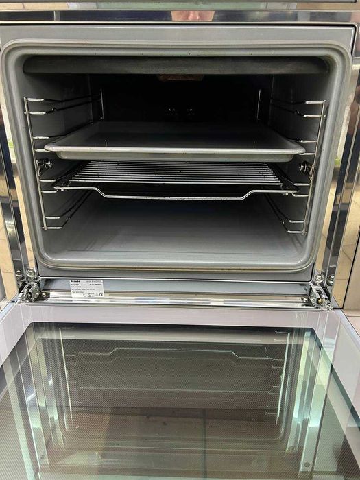 Вбудована духова шафа 
mod. H4250B  з Німечинни Б\В