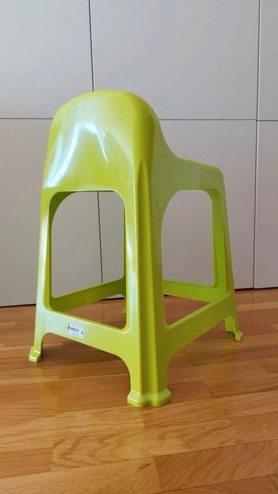 Cadeira

Cadeira de plástico com costas baixas. Como nova.