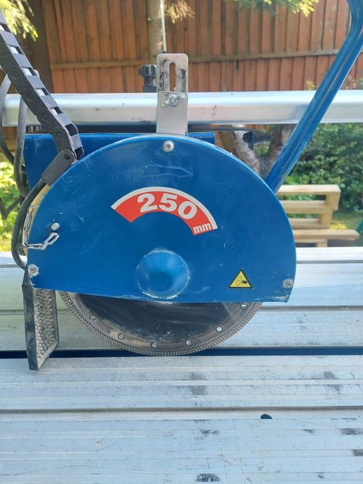 Przecinarka do Gresu i terakoty . Firmy Dedra