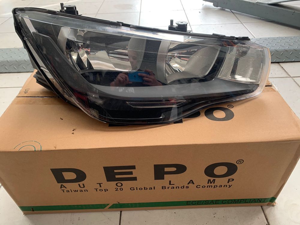 Farol direito Audi A1 Original