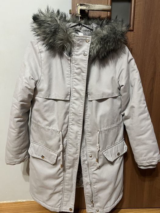 Парка на дівчинку