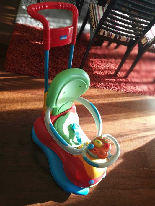 Carrinho CHICCO criança brincar