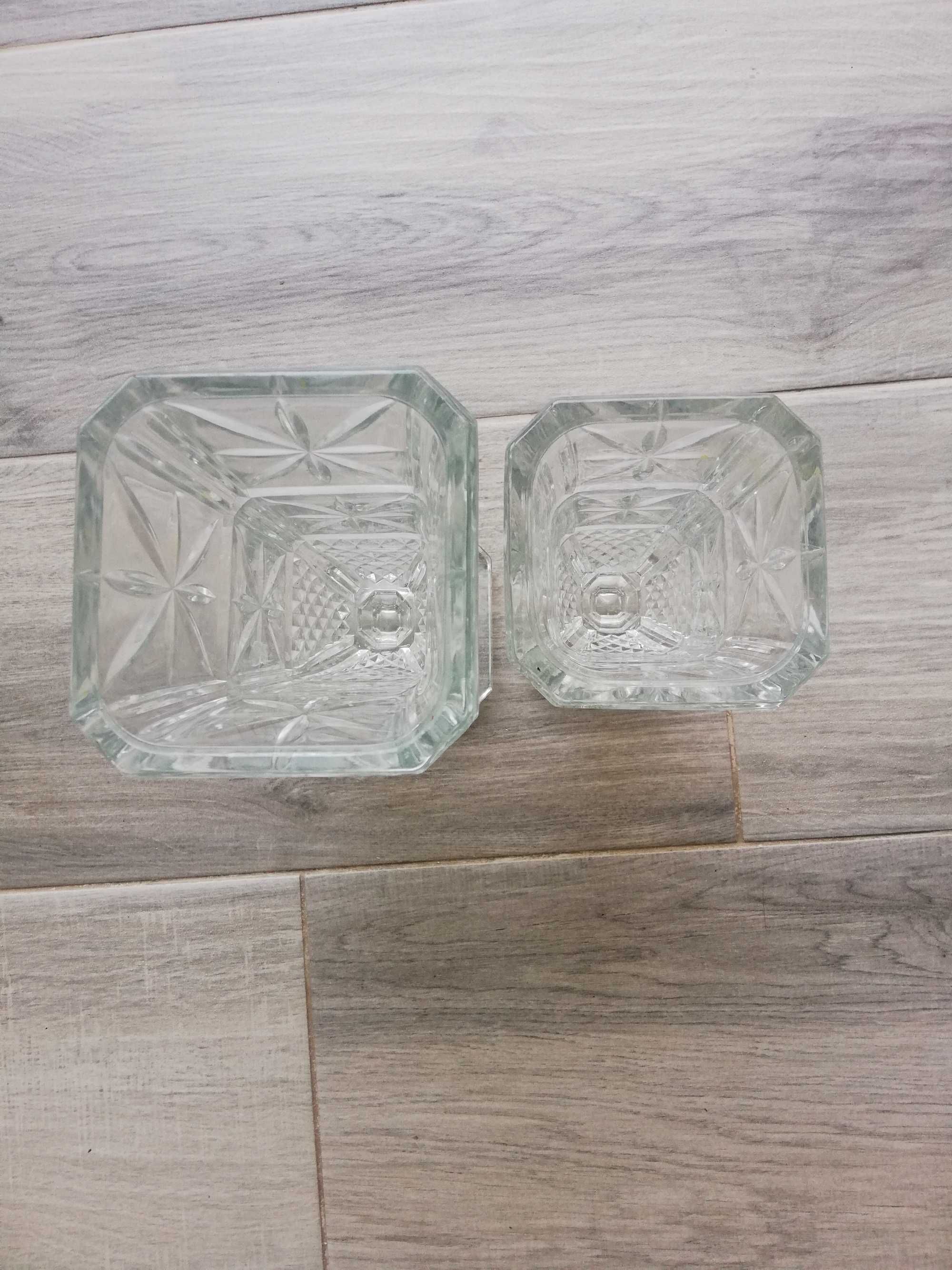 Conjunto de duas jarras em vidro grosso