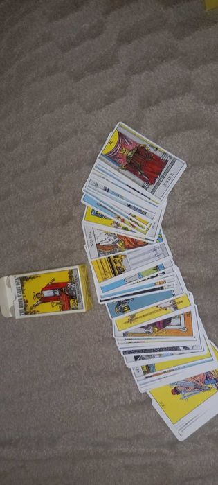 Продаю карти таро