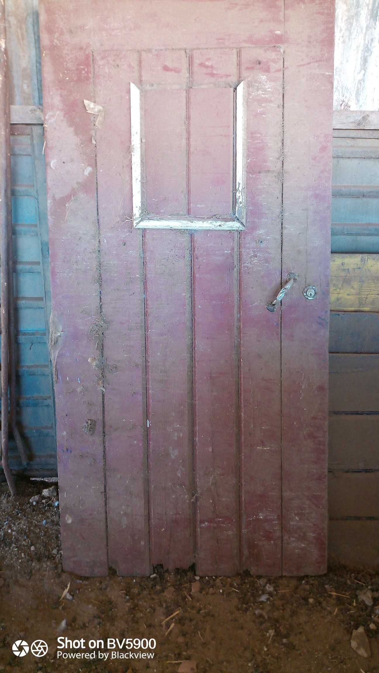 Porta de madeira antiga de exterior