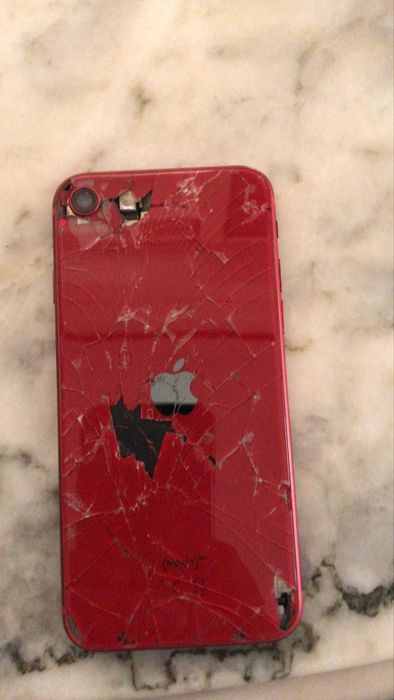 iPhone 8 usado com alguns detalhes na parte de trás