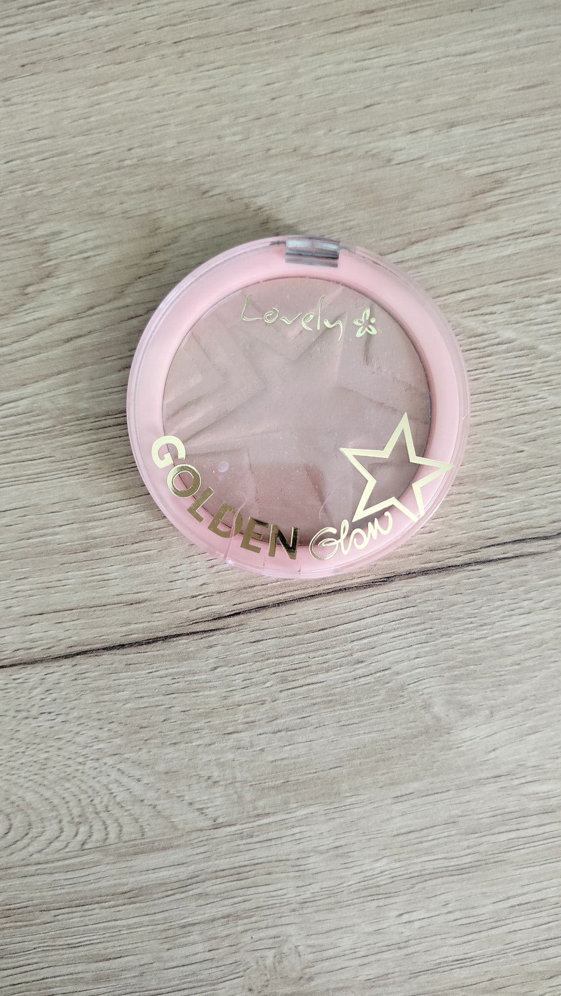 Puder do twarzy Lovely Golden Glow 2