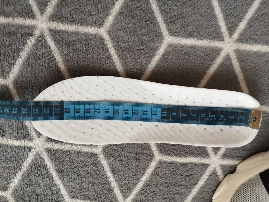 Кросівки  жіночі