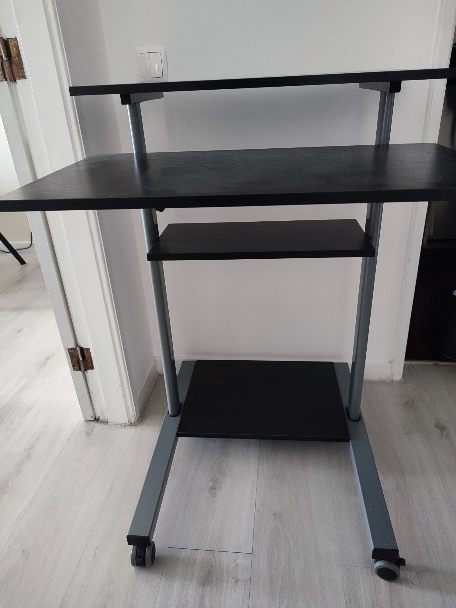 Secretária/mesa de pé móvel (altura ajustável)