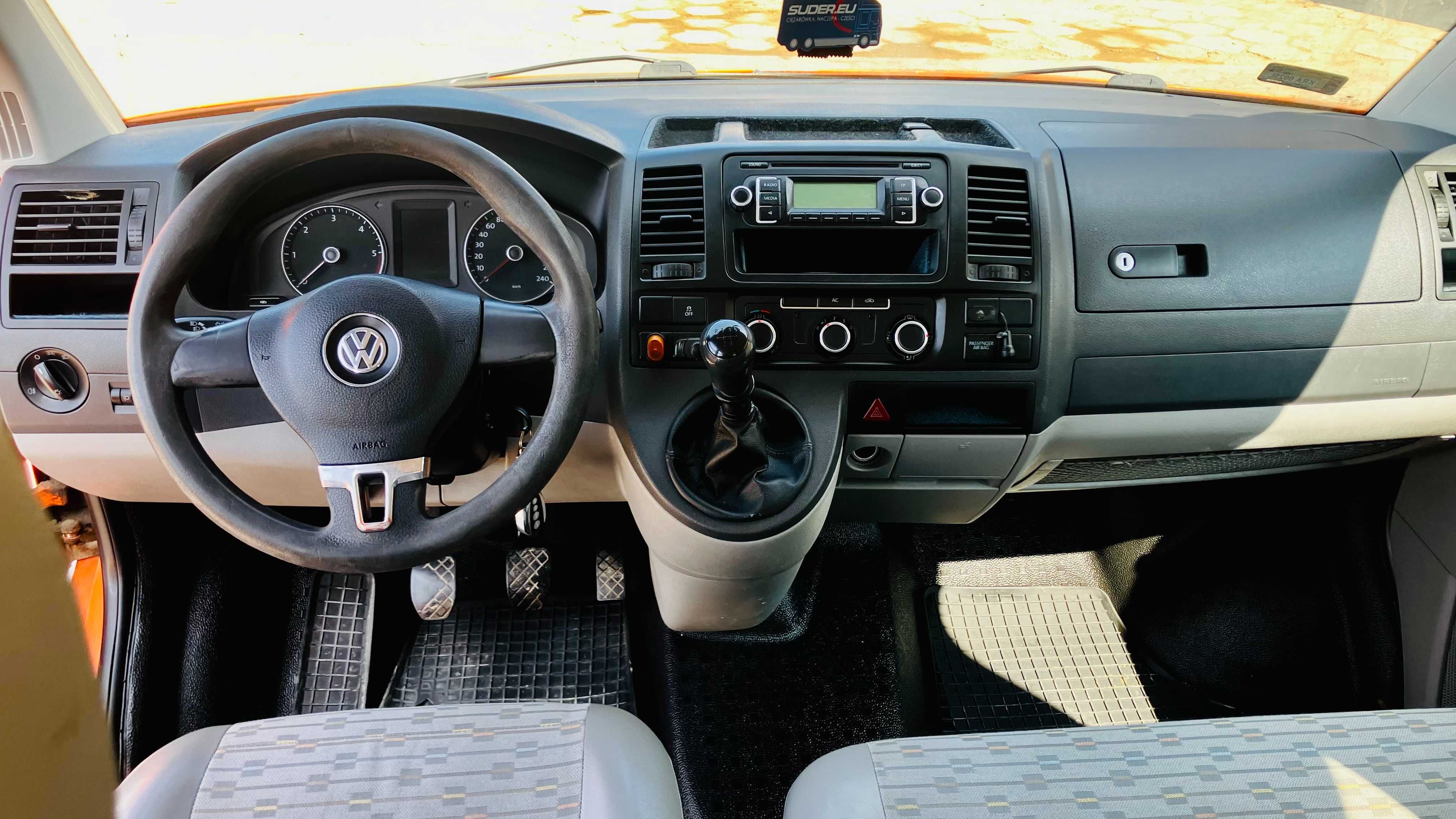 VW Transporter T5 2.0 TDi doka stan bdb!