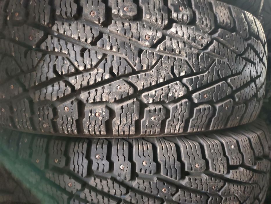 Шины зима 265/75 R16 Nokian 4шт состоянии новых