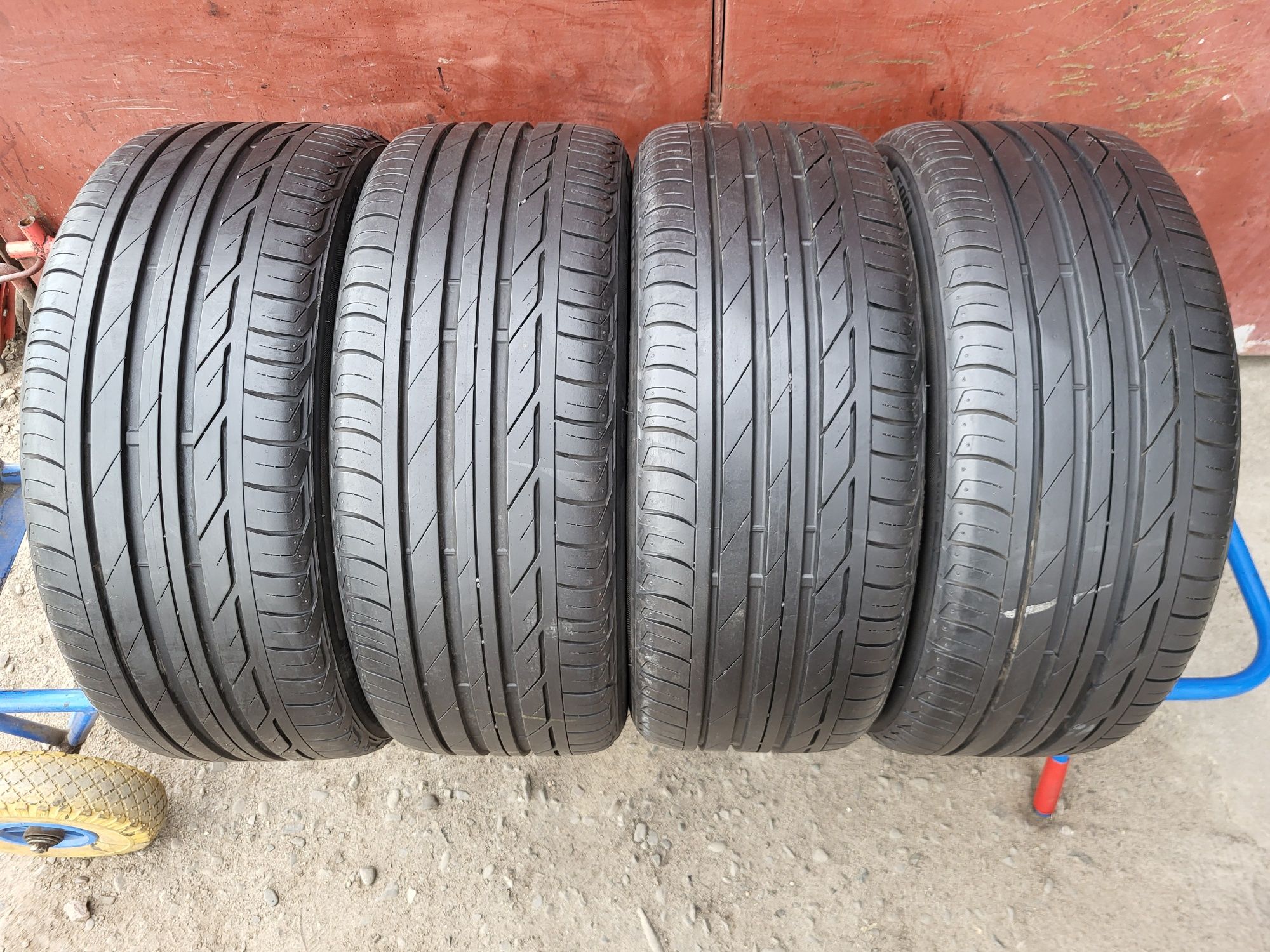 225/45/17 R17 Bridgestone Turanza T001 4шт ціна за 1шт літо шини