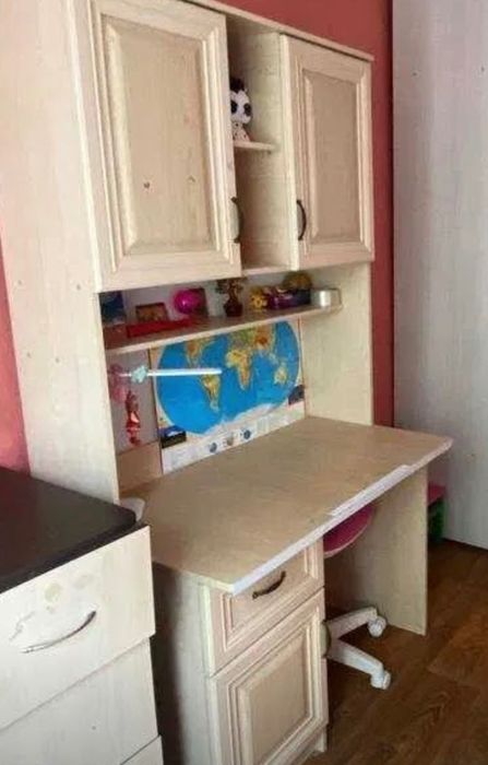 Стіл письмовий з шухлядами