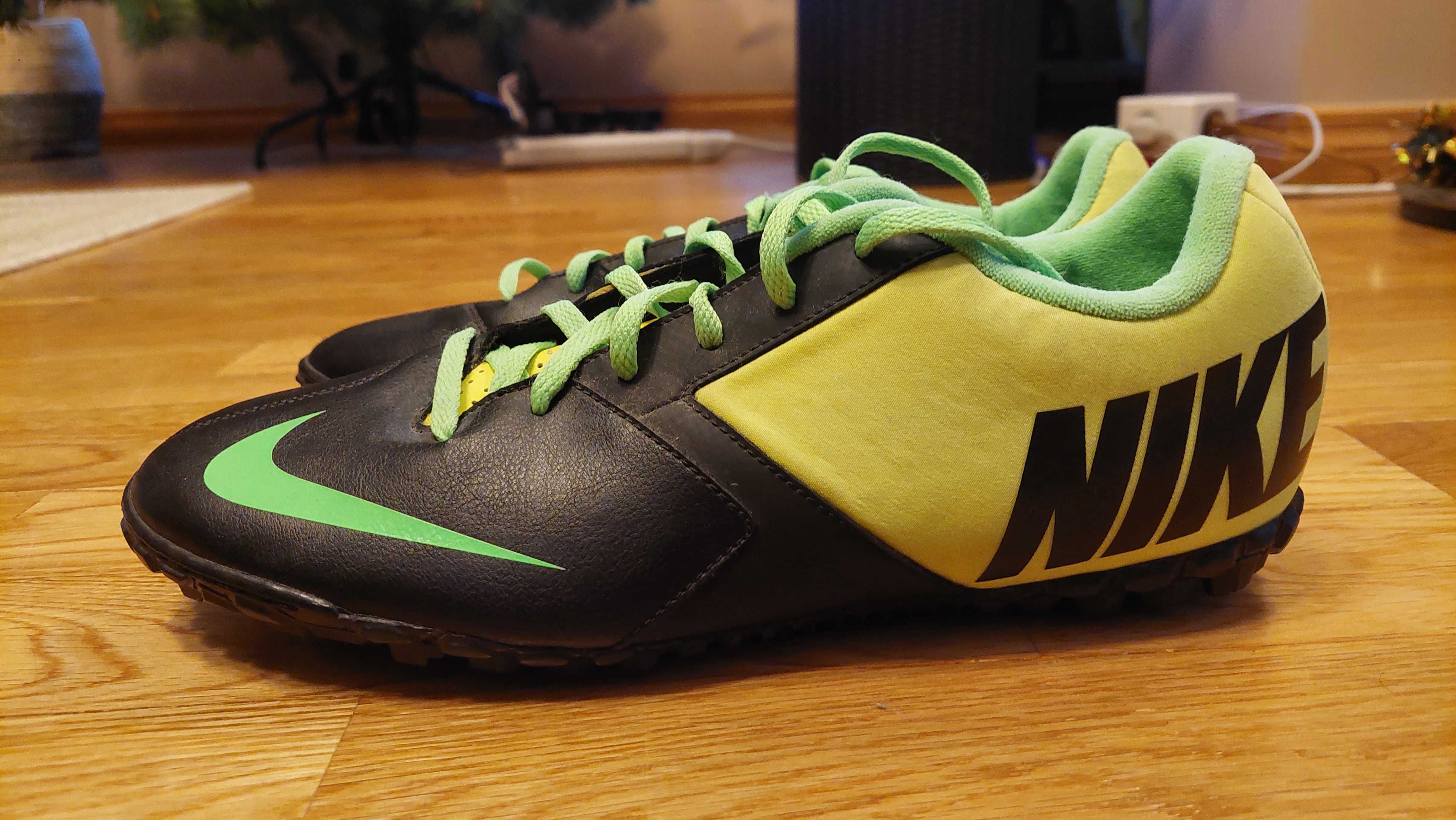 Botas de Futebol Nike NOVAS - Tamanho 45 PT (11 US)