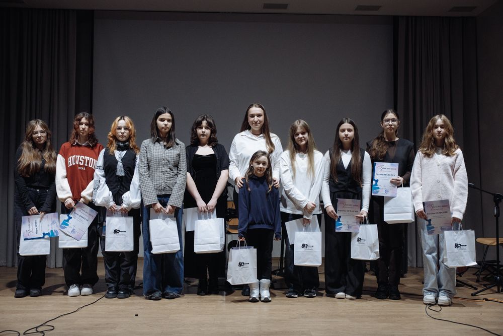 Уроки гри на гітарі. Репетитор з гітари. Репетитор. Гітара