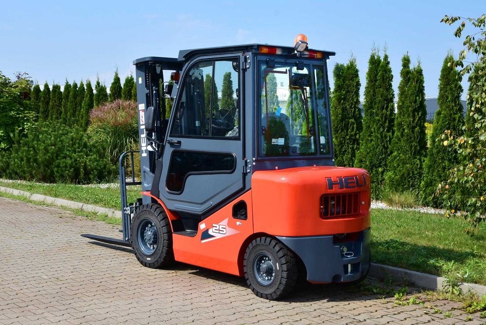 Wózek Widłowy Heli 2,5 T  Diesel Triplex Kabina