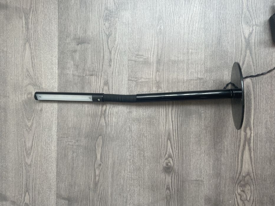 Candeeiro de mesa preto