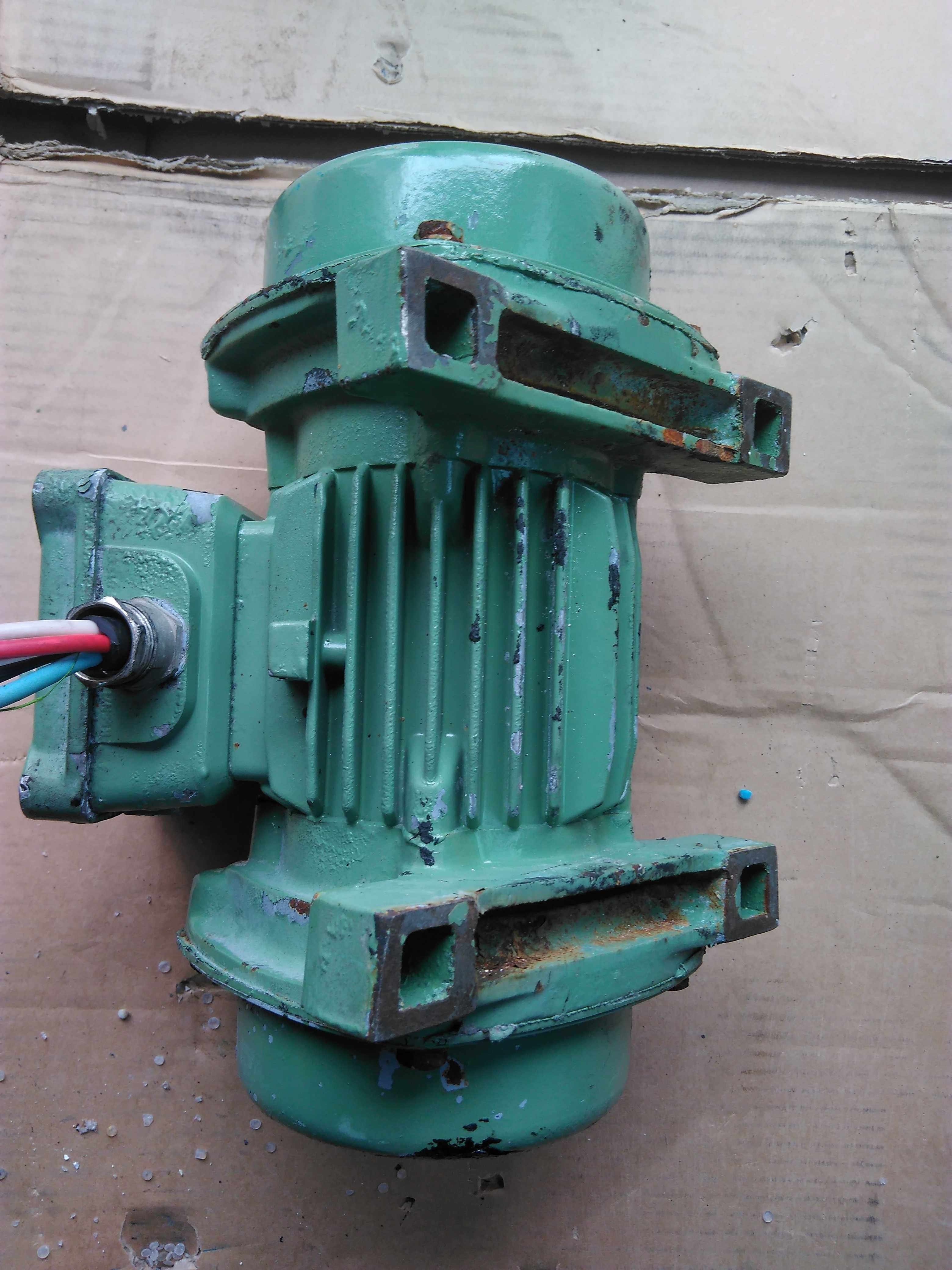 silnik wibracyjny elektrowibrator wibrator