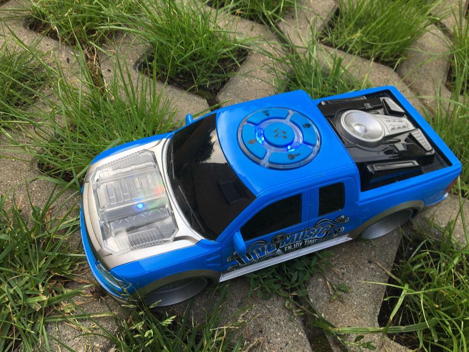 Zabawka samochód  Dźwięki, światło, ruch