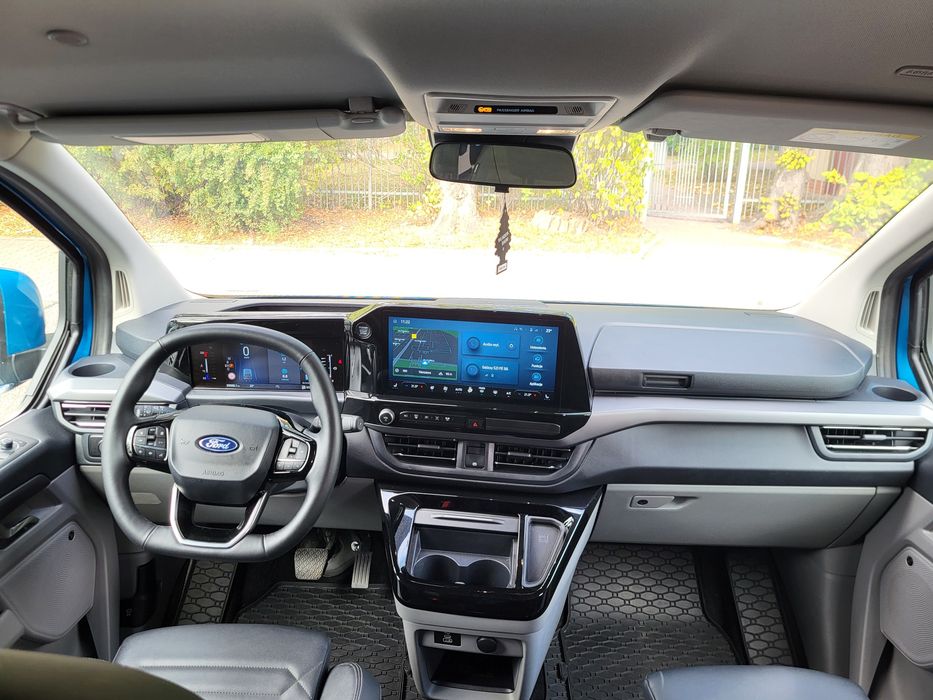 Wynajmę nowego 8-osobowego busa Ford Tourneo Custom -automat, hak, 4x4