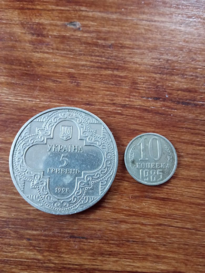 Продам монету 5 гривень