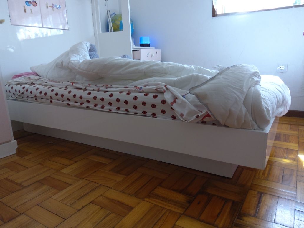 Quarto e cama infantil de criança menina