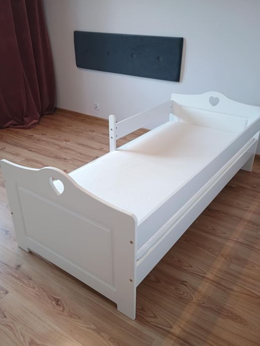 Łóżko dziecięce 90/180 z materacem.