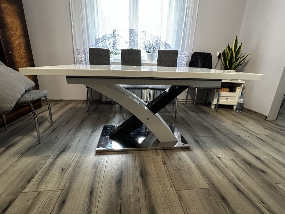 Stół rozkładany biały