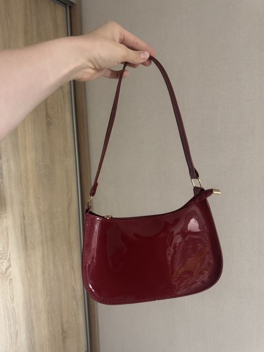 Бордова жіноча лакована сумка на плече