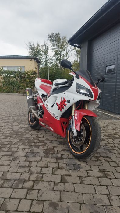 В продажі Yamaha r1