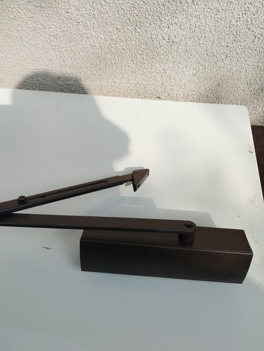 Доводчик дверей новий geze