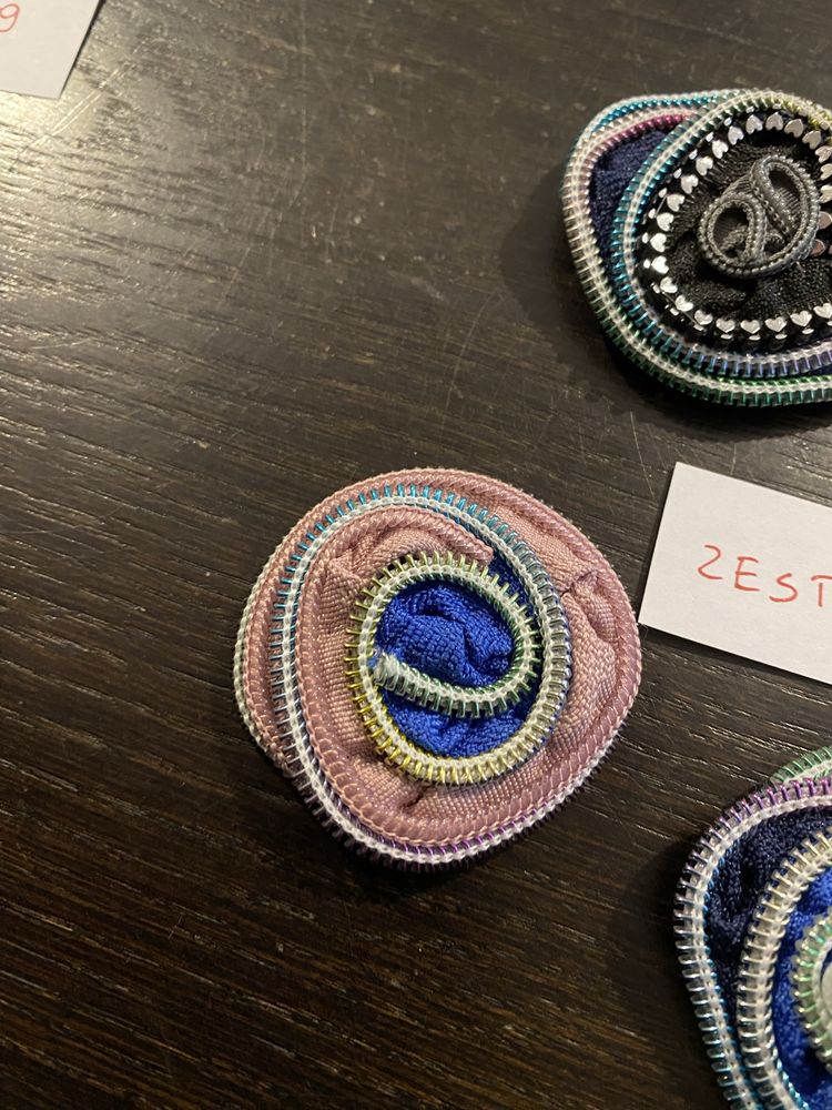 Broszki handmade z suwaków unikat zestaw 78