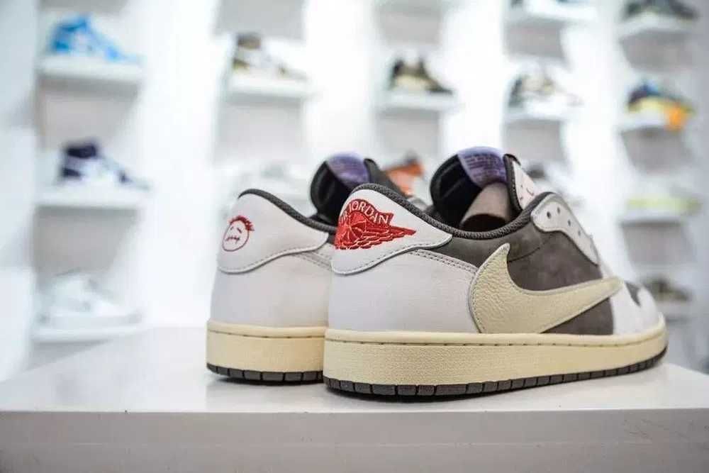 Jordan 1 Retro Low OG SP Travis Scott Reverse Mocha EU.42