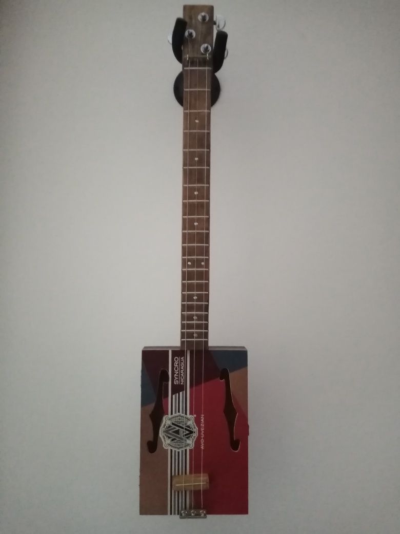 Guitarra de caixa de charutos