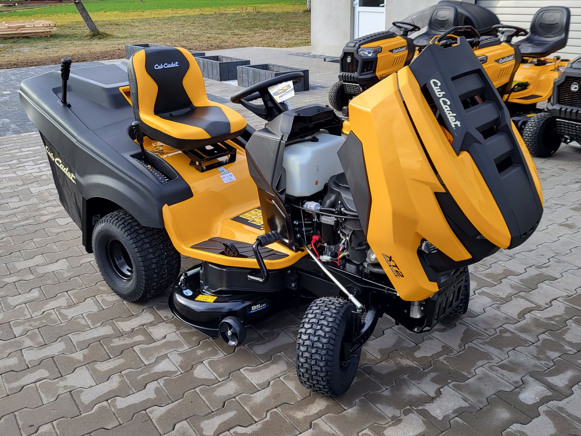 Cub Cadet XT2 PR95 V2 Kawasaki 18KM traktorek kosiarka