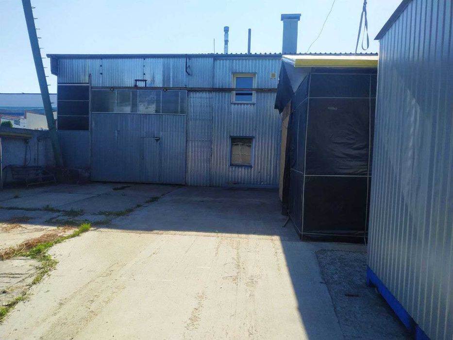 Виробниче приміщення з кран-балкою