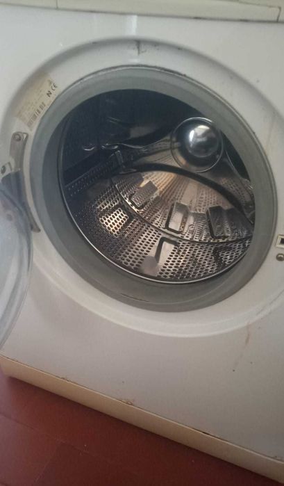Máquina de Lavar roupa, marca Fagor, usada mas a funcionar