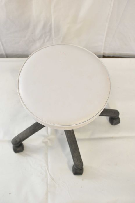 Taboret kosmetyczny regulowany BIOMAK