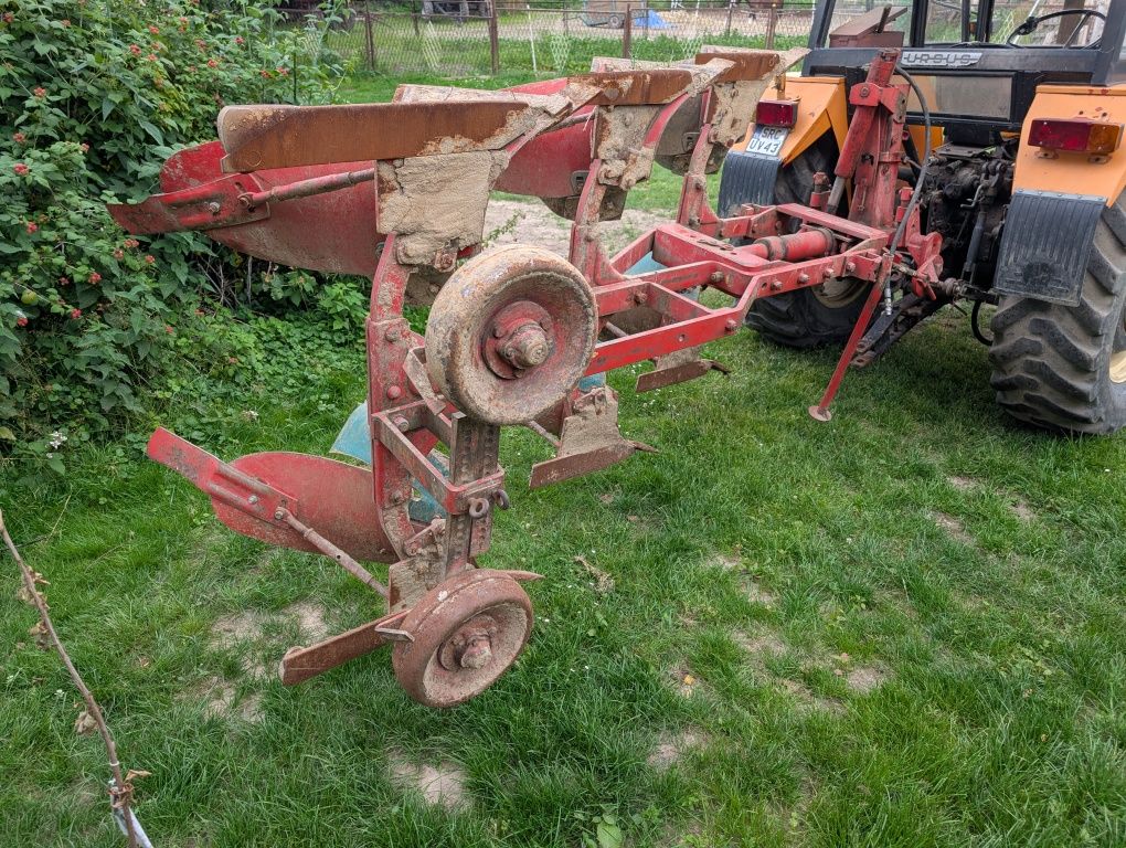 Pług 4 skibowy obrotowy