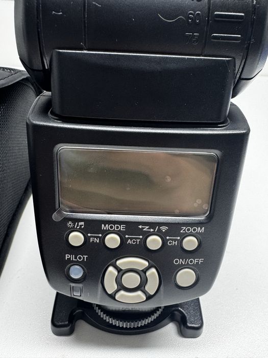 Спалах для фотоапаратів Canon  YONGNUO Speedlite  YN560 IV + подарунок