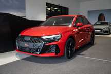 Audi RS3 Skóra Feinnappa, Czerwone zaciski hamulców