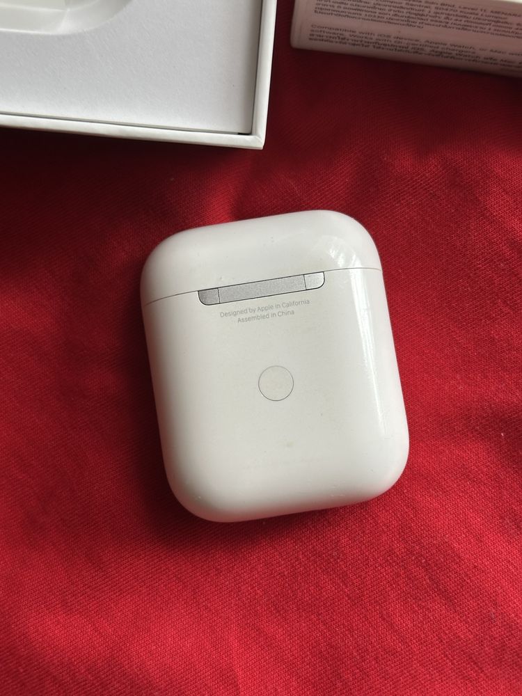 Apple AirPods 2nd generation with Charging Case
