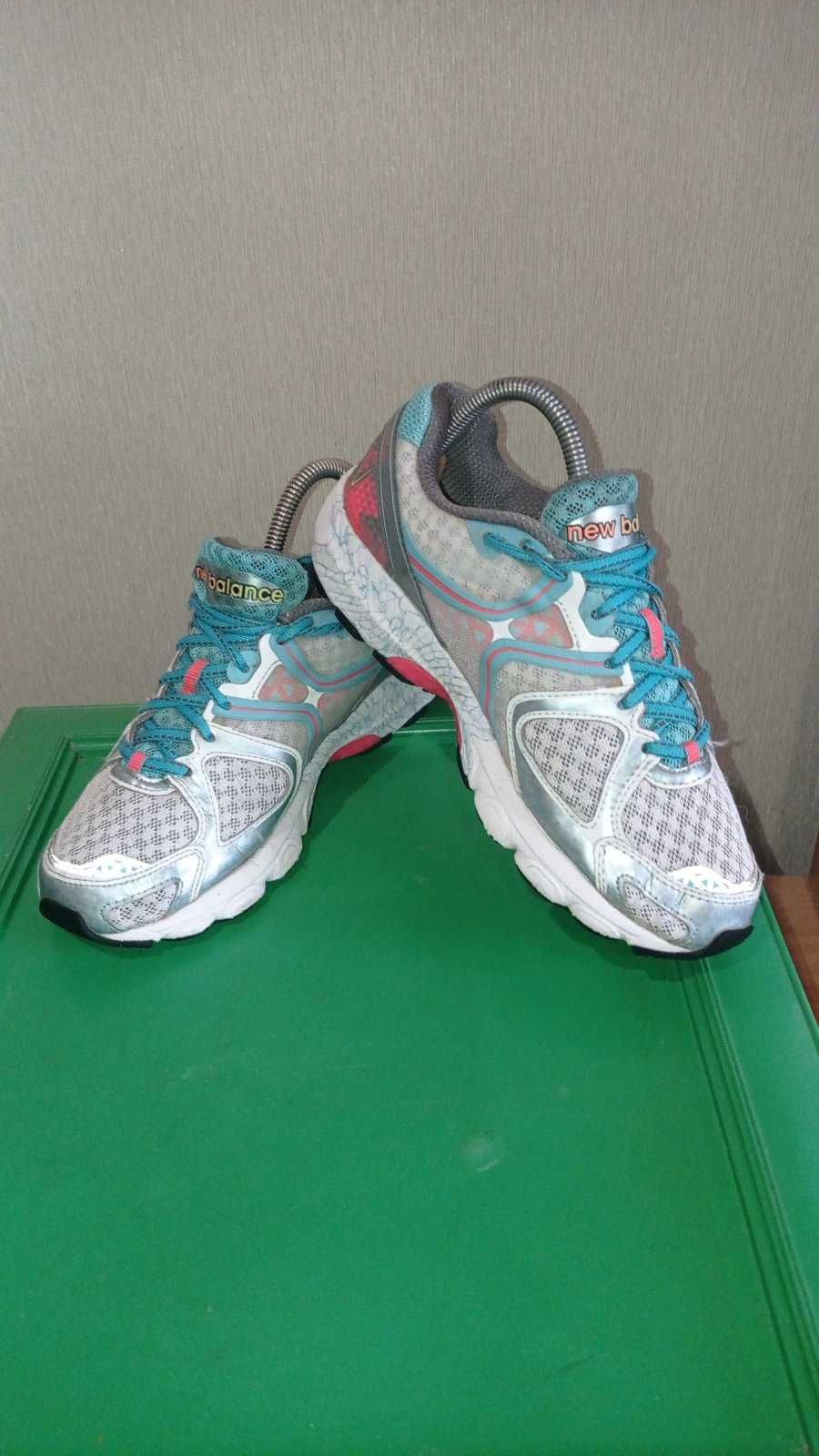 New Balance кросівки жіночі 37,5 розміру