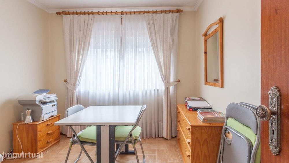 Quarto - localizado em São Mamede de Infesta Porto