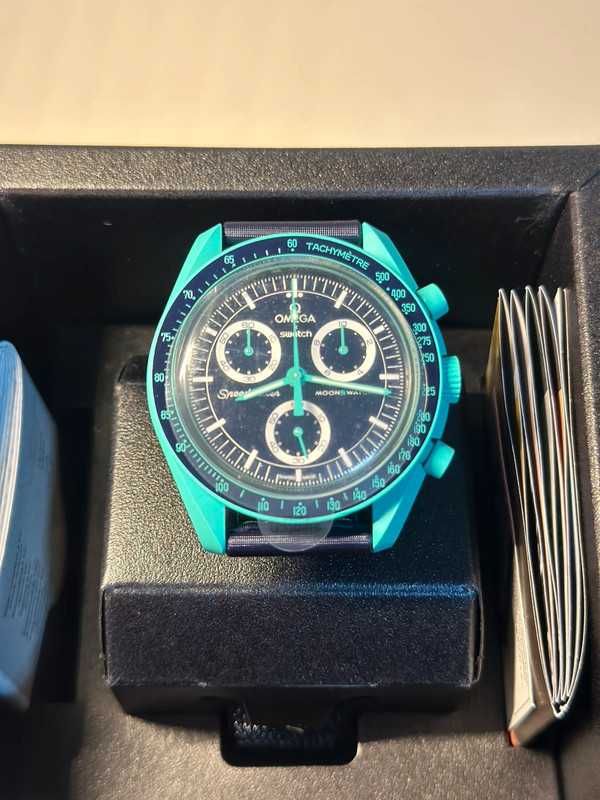 Omega x Swatch Aurora Boreale - Brillantini su Dial Luminoso