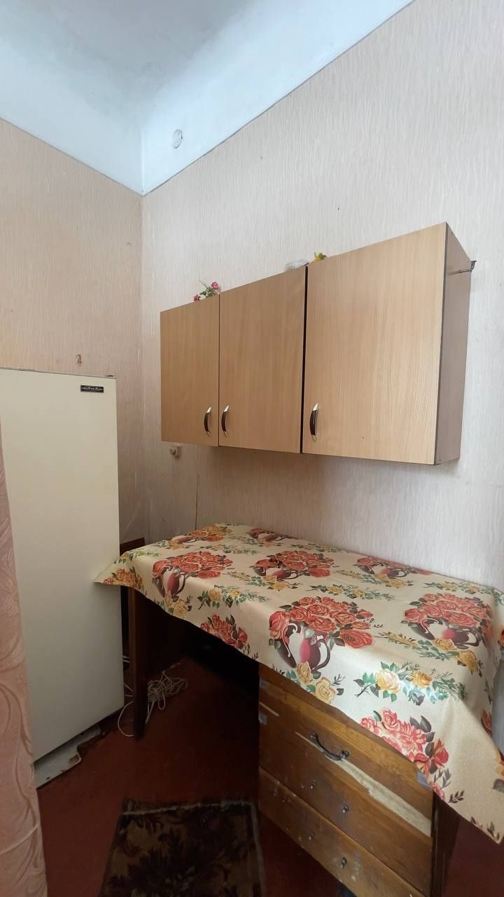 Продається 2-кімнатна квартира в гуртожитку. Вул. Низгірецька