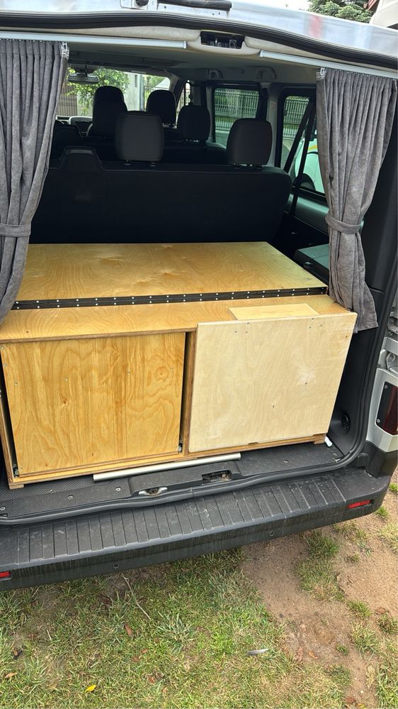 Zabudowa kamperowa Renault Trafic