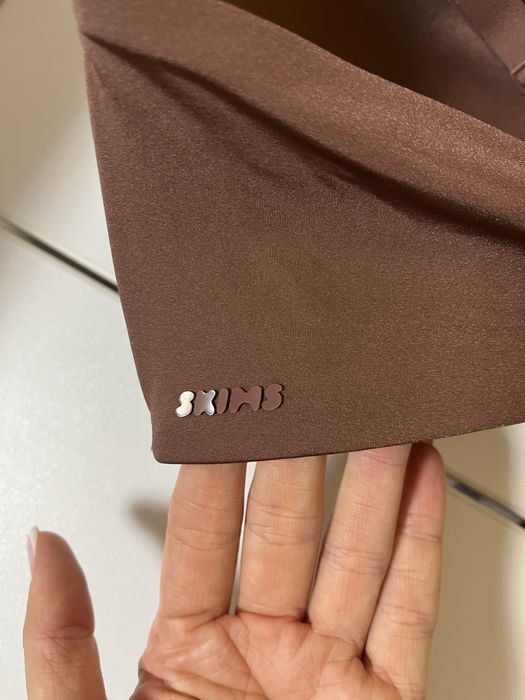 Бюстгалтер Skims Wireless Form t-shirt demi bra in garnet 95c