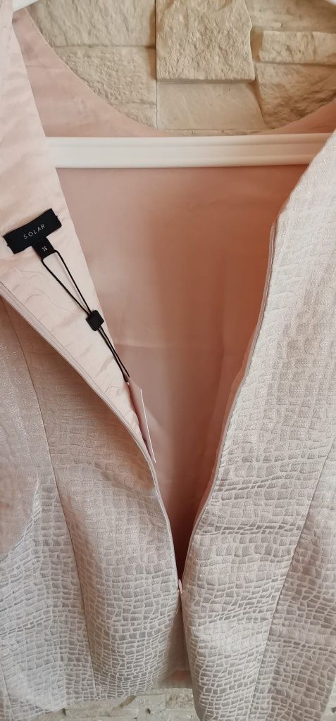 Nowa różowo beżowa kremowa metaliczna piękna sukienka Solar 36 S